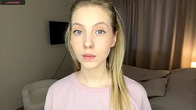 SofiaVelour online show from 04/02/26, 01:20