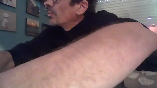 Snapshot of olimel chatting on 04/12/26, 11:15 olimel online show from 04/12/26, 11:15