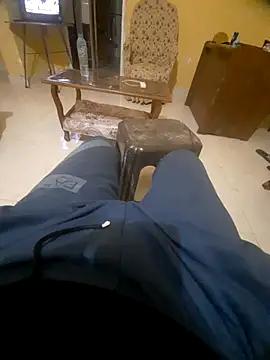 Snapshot of beebuzz0 chatting on 03/31/26, 08:53 beebuzz0 online show from 03/31/26, 08:53