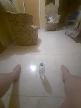 Snapshot of beebuzz0 chatting on 04/16/26, 01:28 beebuzz0 online show from 04/16/26, 01:28