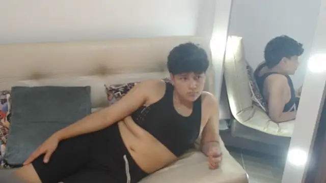 Snapshot of BlakeTaylor21 chatting on 04/14/26, 06:14 BlakeTaylor21 online show from 04/14/26, 06:14