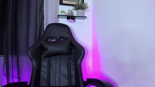 Snapshot of Red_DollX chatting on 04/14/26, 01:44 Red DollX online show from 04/14/26, 01:44