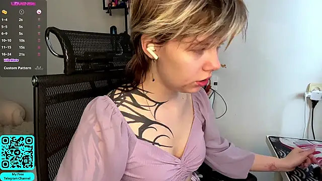 MadalynNosel online show from 04/21/26, 07:03