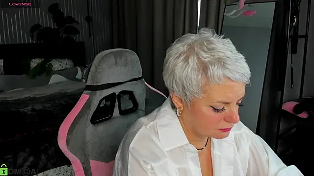 Linda Zef1r online show from 05/02/26, 01:10