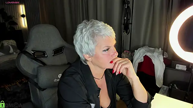 Linda Zef1r online show from 05/12/26, 09:28