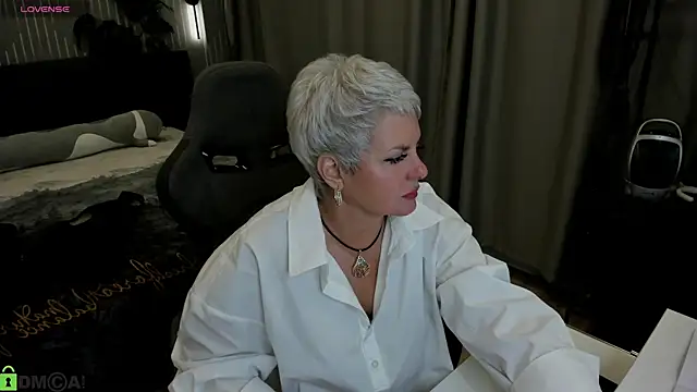 Linda Zef1r online show from 05/23/26, 01:00
