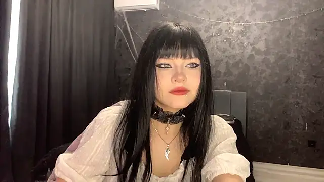 Snapshot of EmilyEmbears chatting on 04/20/26, 05:21 EmilyEmbears online show from 04/20/26, 05:21
