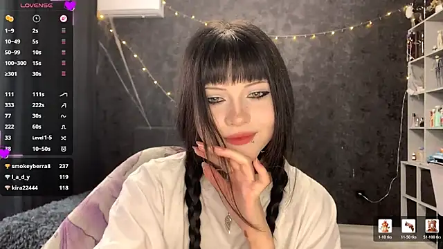 Snapshot of EmilyEmbears chatting on 05/12/26, 06:32 EmilyEmbears online show from 05/12/26, 06:32
