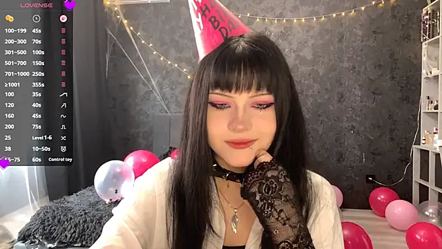 Snapshot of EmilyEmbears chatting on 05/16/26, 07:27 EmilyEmbears online show from 05/16/26, 07:27