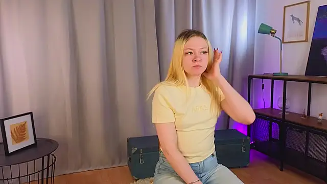OliviaCaffery online show from 05/17/26, 04:03