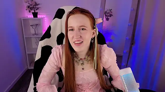 Snapshot of EvaBellea chatting on 04/08/26, 01:11 EvaBellea online show from 04/08/26, 01:11