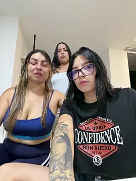 Snapshot of luna_swee chatting on 04/22/26, 12:46 luna swee online show from 04/22/26, 12:46