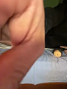 Snapshot of dirtyRobber chatting on 04/02/26, 02:37 dirtyRobber online show from 04/02/26, 02:37