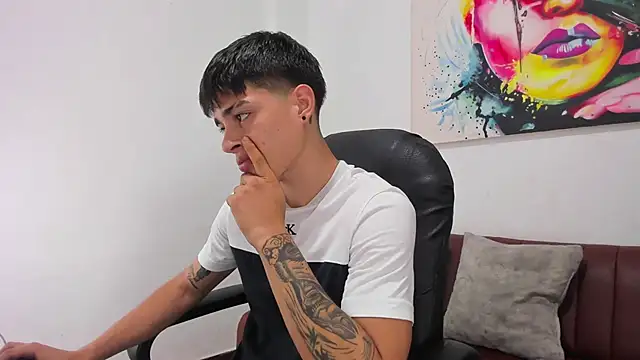 Thebestboyhot online show from 04/18/26, 05:55