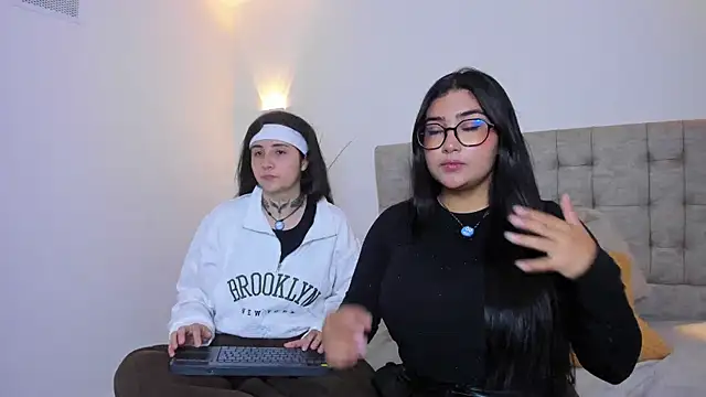 Elisa n Emma online show from 04/05/26, 07:44