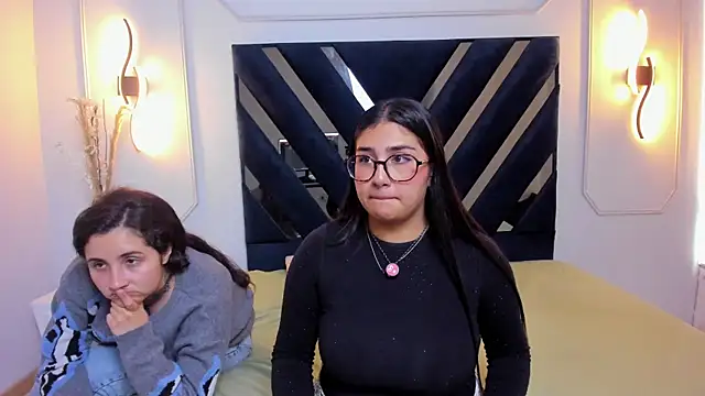 Elisa n Emma online show from 04/08/26, 07:36