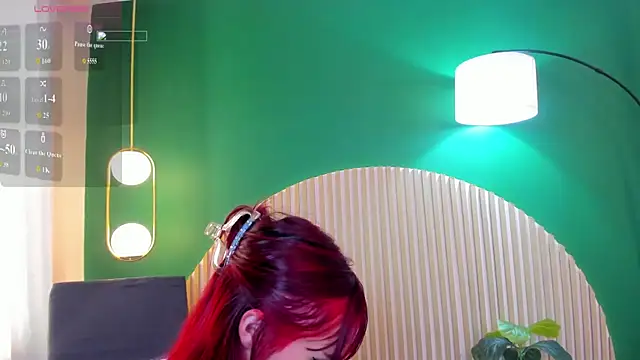 Snapshot of Alicecoule_ chatting on 07/07/26, 02:10 Alicecoule online show from 07/07/26, 02:10