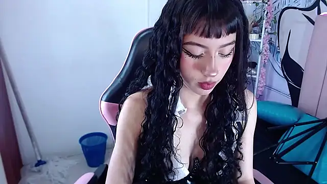 Snapshot of adulce_pinkcm chatting on 05/17/26, 02:24 adulce pinkcm online show from 05/17/26, 02:24
