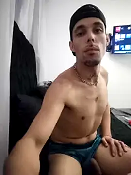 Snapshot of JauriBigClouds chatting on 04/20/26, 01:14 JauriBigClouds online show from 04/20/26, 01:14