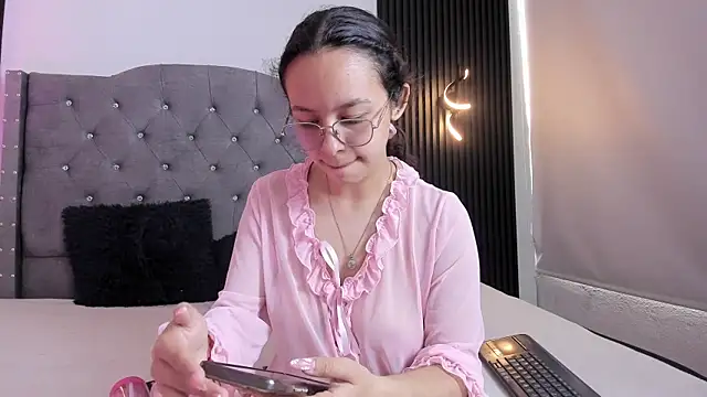 DaphneValucci online show from 05/08/26, 08:14