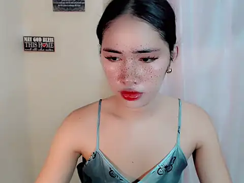 Snapshot of urasiankylie chatting on 05/03/26, 05:02 urasiankylie online show from 05/03/26, 05:02