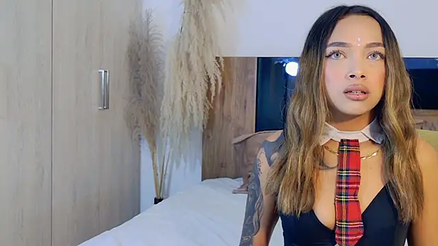LaraBelmon online show from 05/27/26, 01:57