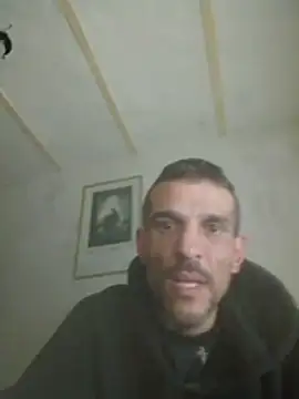 Snapshot of Guillelp chatting on 05/18/26, 11:21 Guillelp online show from 05/18/26, 11:21