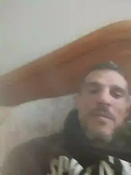 Snapshot of Guillelp chatting on 05/20/26, 11:44 Guillelp online show from 05/20/26, 11:44