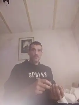Snapshot of Guillelp chatting on 05/22/26, 12:33 Guillelp online show from 05/22/26, 12:33