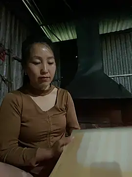 Snapshot of Huonglyna chatting on 05/01/26, 02:27 Huonglyna online show from 05/01/26, 02:27