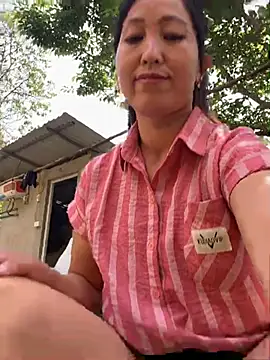 Snapshot of Huonglyna chatting on 05/07/26, 01:55 Huonglyna online show from 05/07/26, 01:55