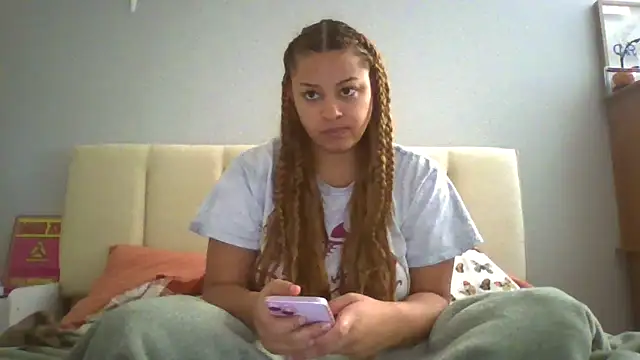 madzbailey online show from 05/12/26, 07:22