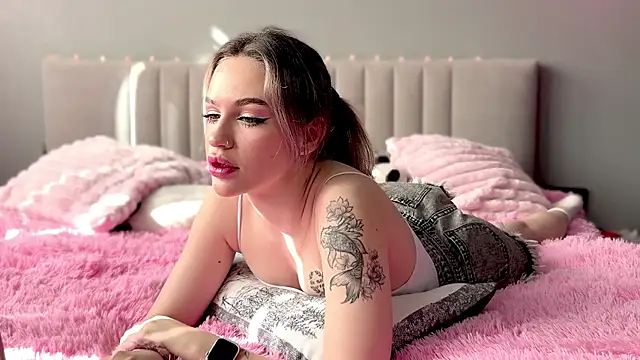 Snapshot of StacyStone chatting on 04/16/26, 06:14 StacyStone online show from 04/16/26, 06:14