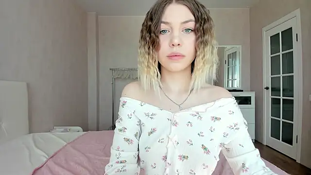 Snapshot of uma_like chatting on 04/07/26, 08:48 uma like online show from 04/07/26, 08:48