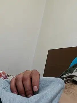 Snapshot of zbardi27 chatting on 04/14/26, 03:40 zbardi27 online show from 04/14/26, 03:40