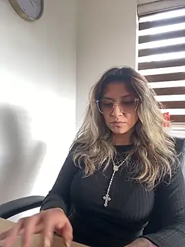 Isabella varella- online show from 05/11/26, 02:56