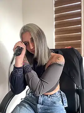 Isabella varella- online show from 05/14/26, 01:29