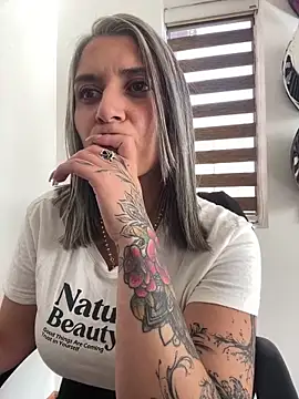 Isabella varella- online show from 05/15/26, 01:29