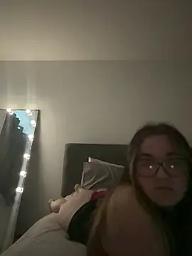 Snapshot of Filthy-Ella69 chatting on 04/05/26, 05:32 Filthy-Ella69 online show from 04/05/26, 05:32