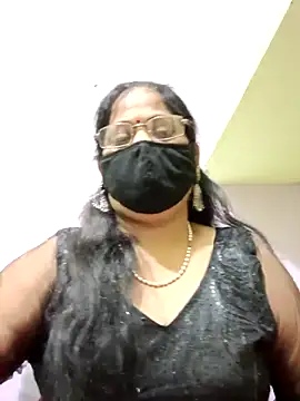 Snapshot of SEEMA_012 chatting on 05/03/26, 04:51 SEEMA 012 online show from 05/03/26, 04:51