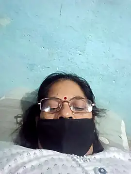 Snapshot of SEEMA_012 chatting on 05/13/26, 08:49 SEEMA 012 online show from 05/13/26, 08:49