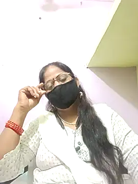 Snapshot of SEEMA_012 chatting on 05/15/26, 05:03 SEEMA 012 online show from 05/15/26, 05:03