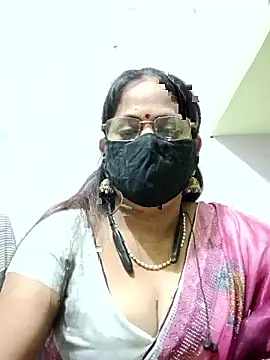 Snapshot of SEEMA_012 chatting on 05/21/26, 05:36 SEEMA 012 online show from 05/21/26, 05:36