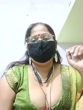 Snapshot of SEEMA_012 chatting on 05/22/26, 05:14 SEEMA 012 online show from 05/22/26, 05:14
