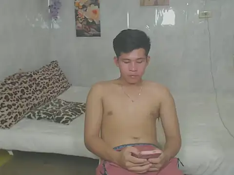 Snapshot of ur_bigcockeziekiel chatting on 04/05/26, 04:59 ur bigcockeziekiel online show from 04/05/26, 04:59