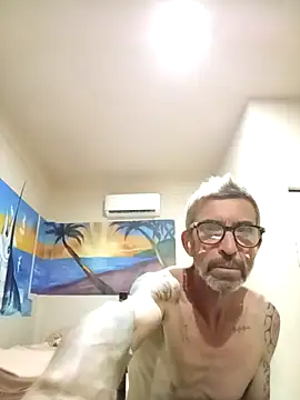 Snapshot of chris-sbh11 chatting on 04/26/26, 01:03 chris-sbh11 online show from 04/26/26, 01:03