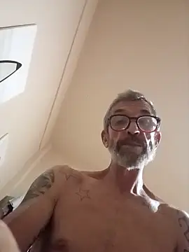 Snapshot of chris-sbh11 chatting on 05/06/26, 03:46 chris-sbh11 online show from 05/06/26, 03:46