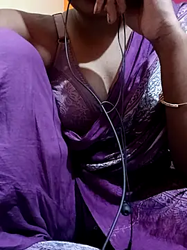 Snapshot of Hot-Kareena chatting on 04/09/26, 06:35 Hot-Kareena online show from 04/09/26, 06:35