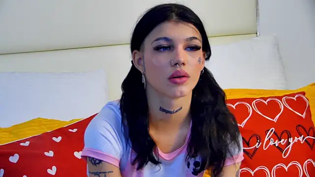 Snapshot of YasminnStorm chatting on 05/08/26, 04:40 YasminnStorm online show from 05/08/26, 04:40