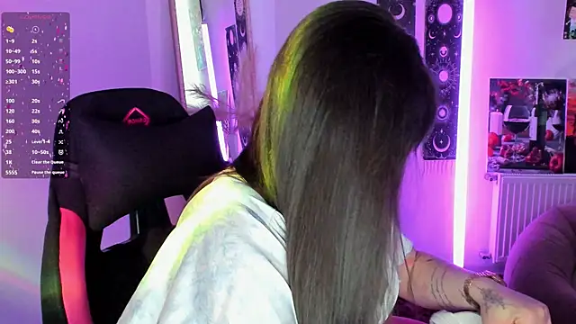 Snapshot of SourCherry__ chatting on 06/11/26, 09:29 SourCherry online show from 06/11/26, 09:29